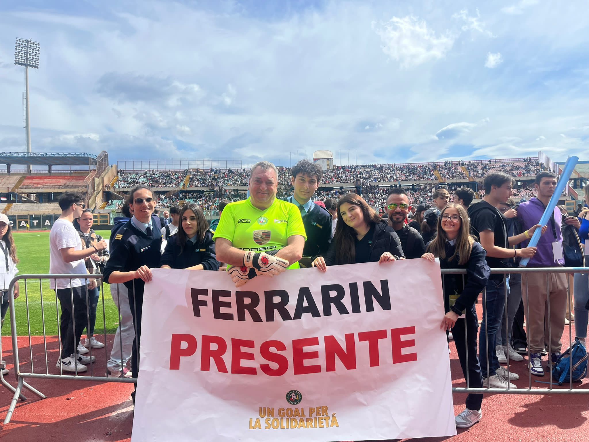 La delegazione del Ferrarin con il prof. Di Bella